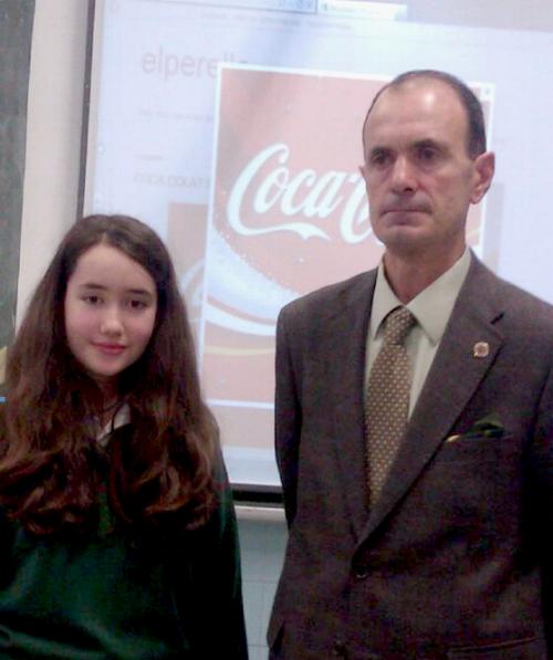 Clara junto a D. Aurelio su profesor de Lengua